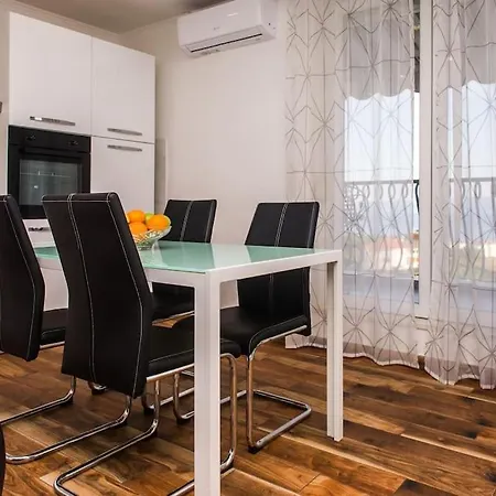 Lägenhet Faith Split